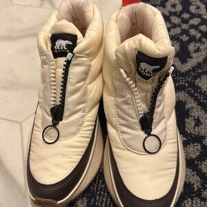 Worn once, the size didn’t feet me